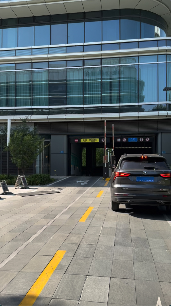 進(jìn)出場全流程拍照存證，保障車主權(quán)益從不含糊